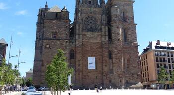 This building is indexed in the Base Mérimée, a database of architectural heritage maintained by the French Ministry of Culture, under the reference PA00094108 .