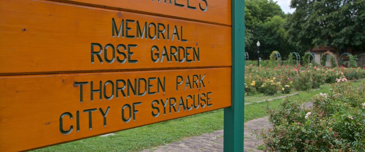 E.M. Mills Rose Garden featuring a park and signage