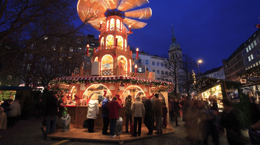 Rindermarkt showing night scenes and street scenes as well as a large group of people