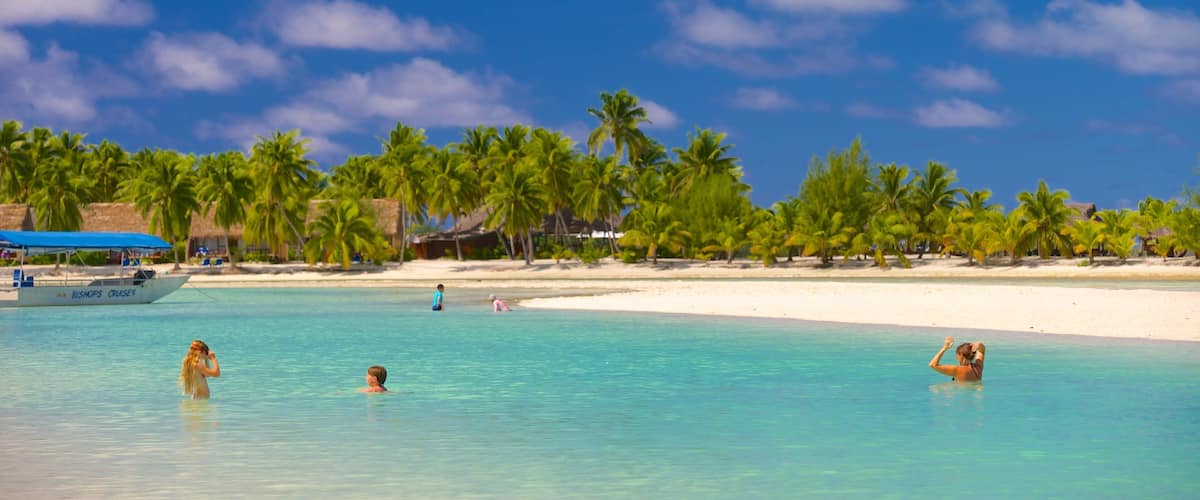 Aitutaki montrant baignade, scĂšnes tropicales et plage