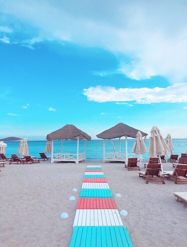 A must visit part of Turkey, to enjoy the beach, good music, and great food. The sun loungers are placed right by the sea  that you can touch the water without having to get up.

P.S. This place is famous for serving Raki on the sand.  #beachtips #lifeatexpedia
#beach #summer