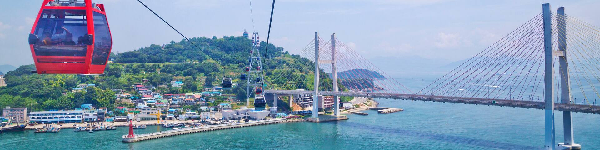 Yeosu Maritime Cable Car is the first of its kind in Korea, connecting Dolsan Island and the mainland over the ocean.