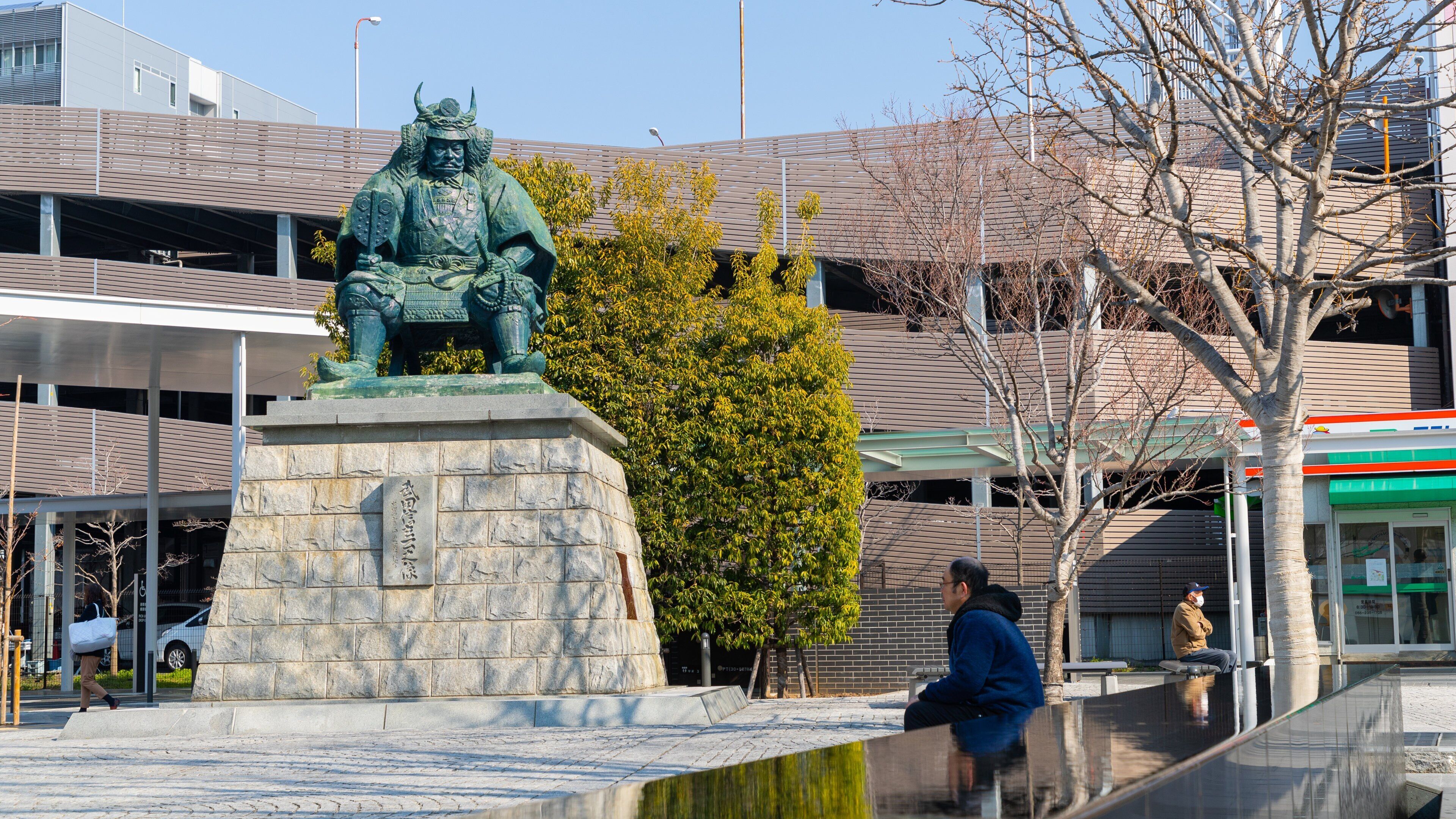 Takeda Shingen Statue which includes street scenes, a statue or sculpture and heritage elements