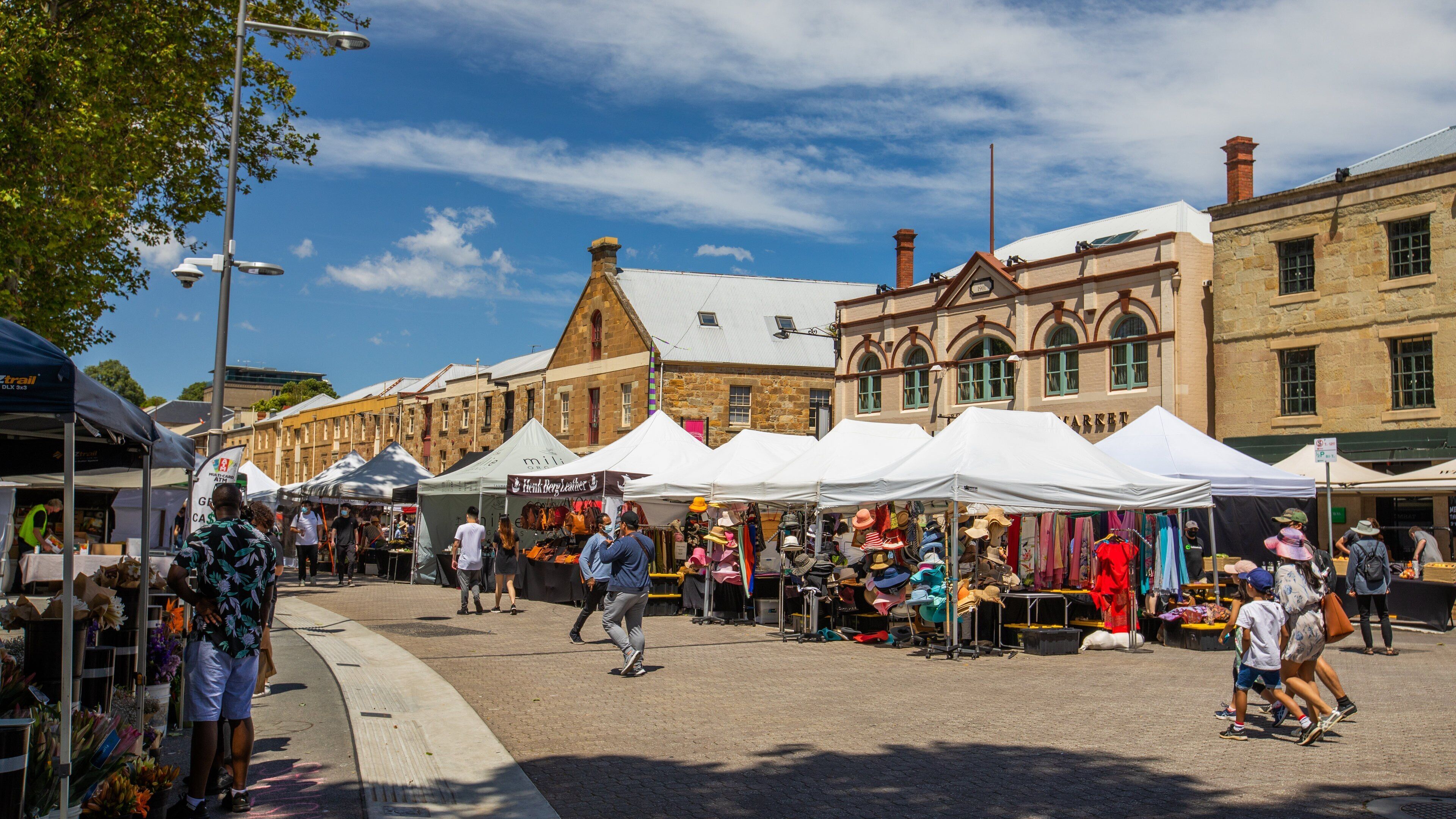 Salamanca Market showing street scenes and markets