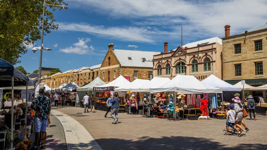 Salamanca Market showing street scenes and markets