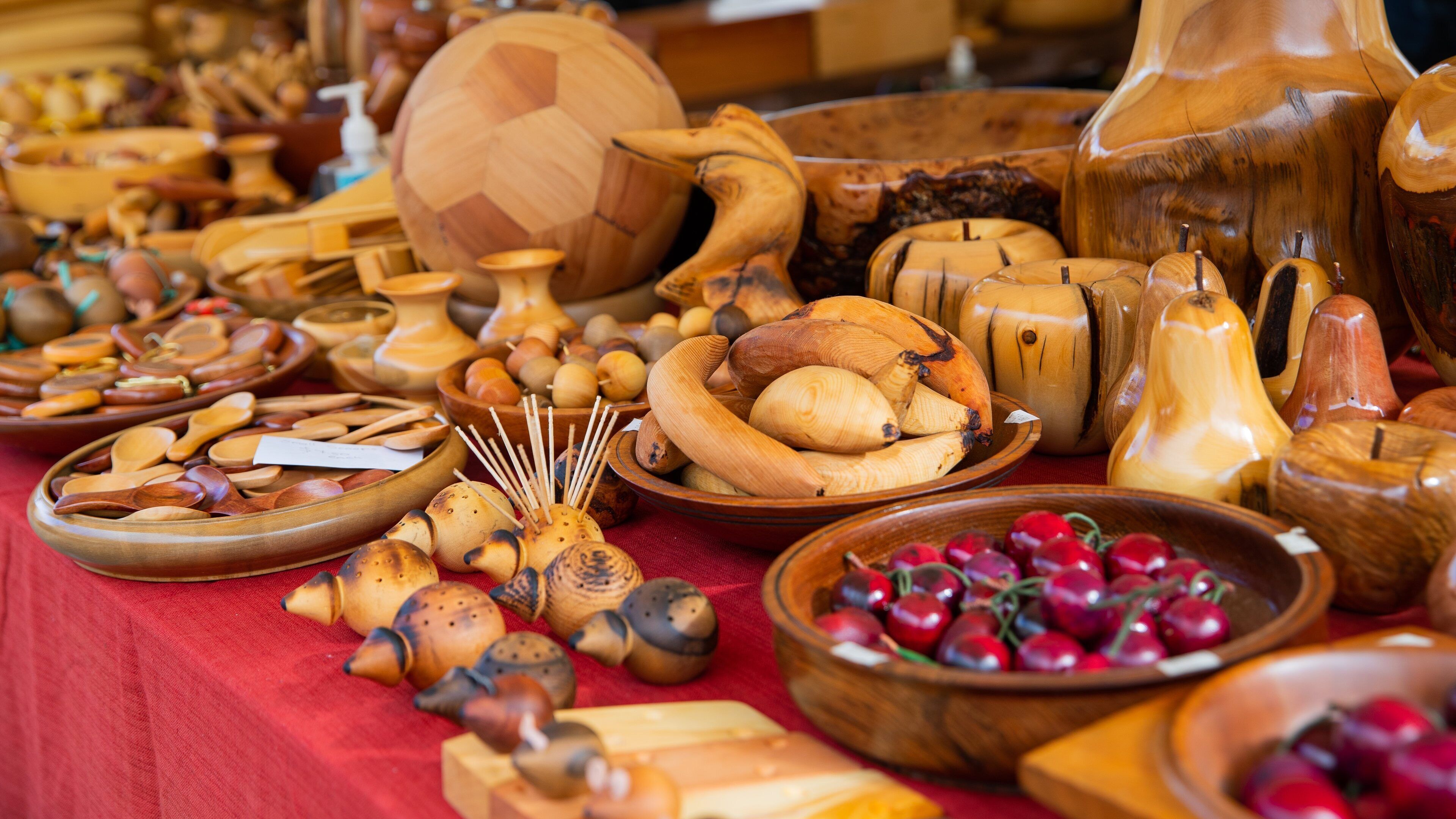 Salamanca Market showing food