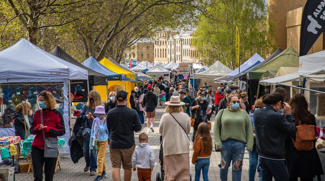Salamanca Market showing street scenes and markets