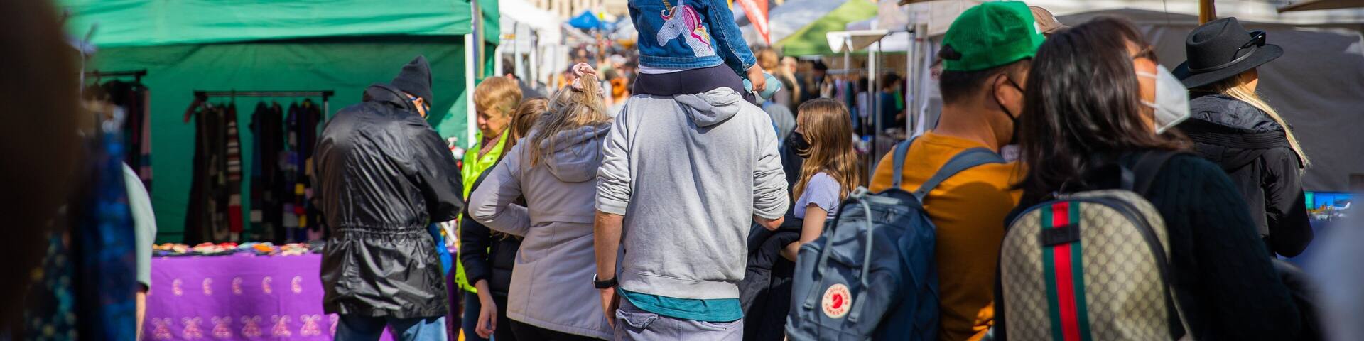 Salamanca Market showing street scenes and markets as well as a family