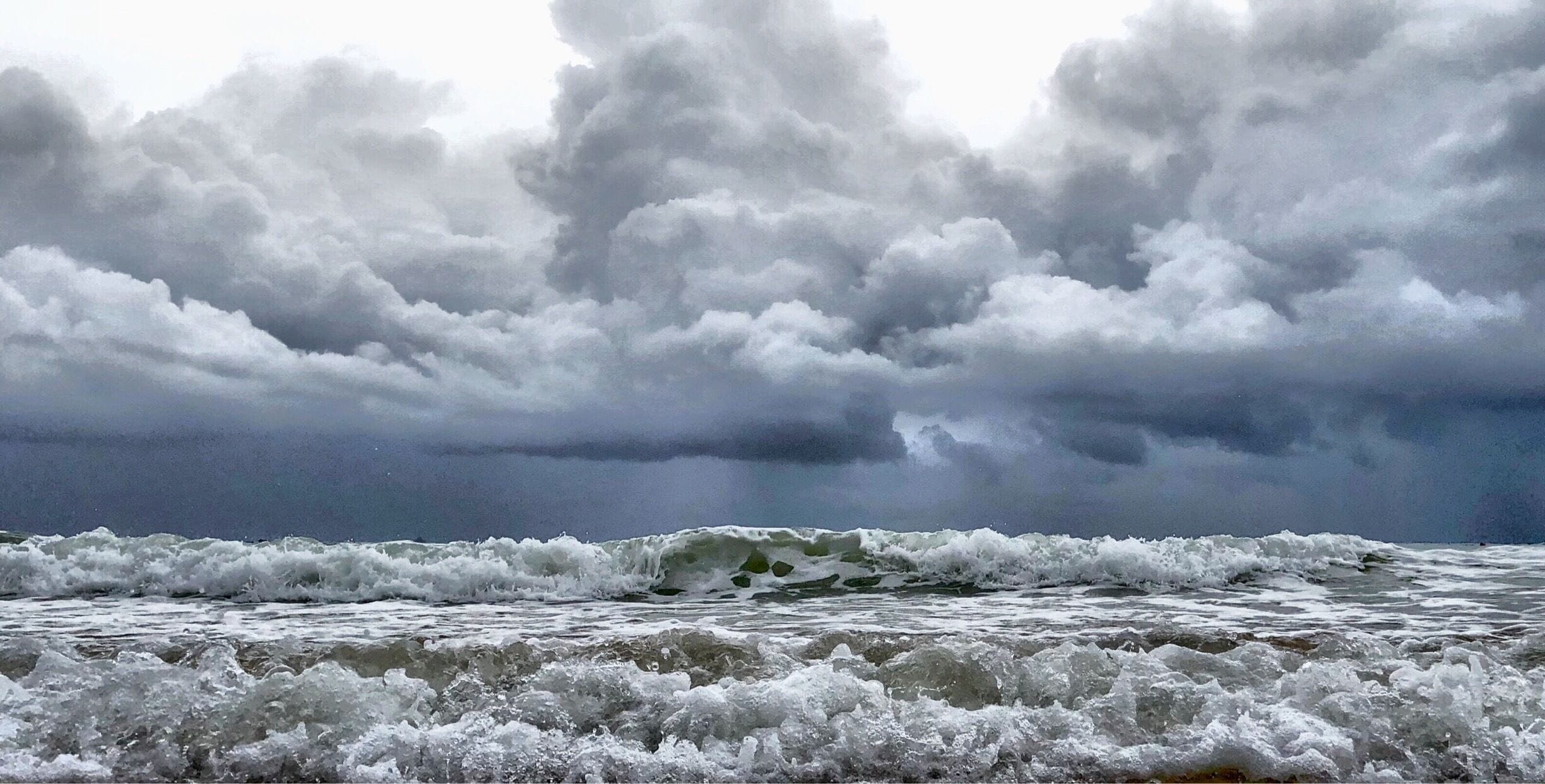 Monsoon season now, beware of the Jellyfish!! 
Can’t swim, but enjoying the view!! 🤩
