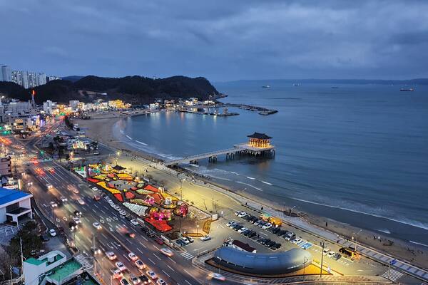 Overcast afternoon at Yeongildae Beach in Pohang (South Korea)