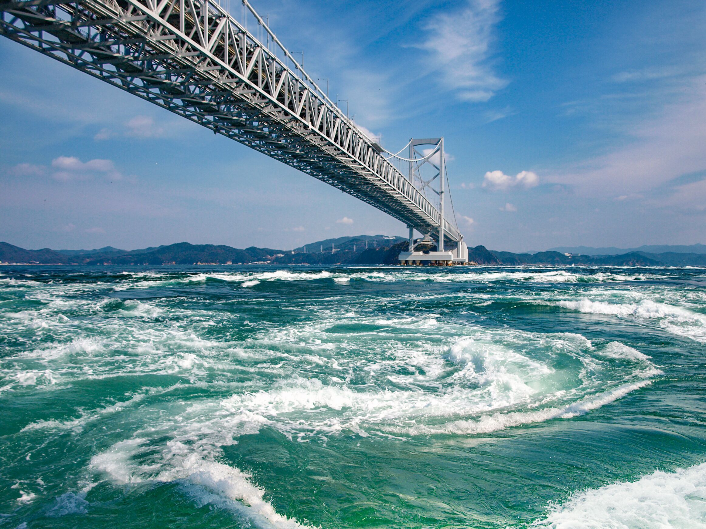 The world largest whirling waves in Naruto Channel, Japan 大鳴門橋の渦潮