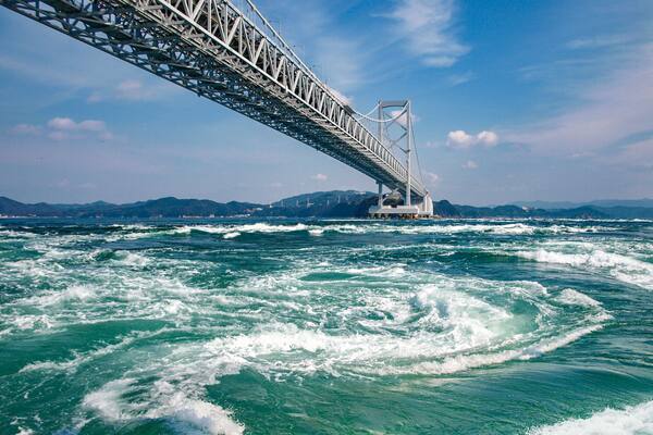 The world largest whirling waves in Naruto Channel, Japan 大鳴門橋の渦潮