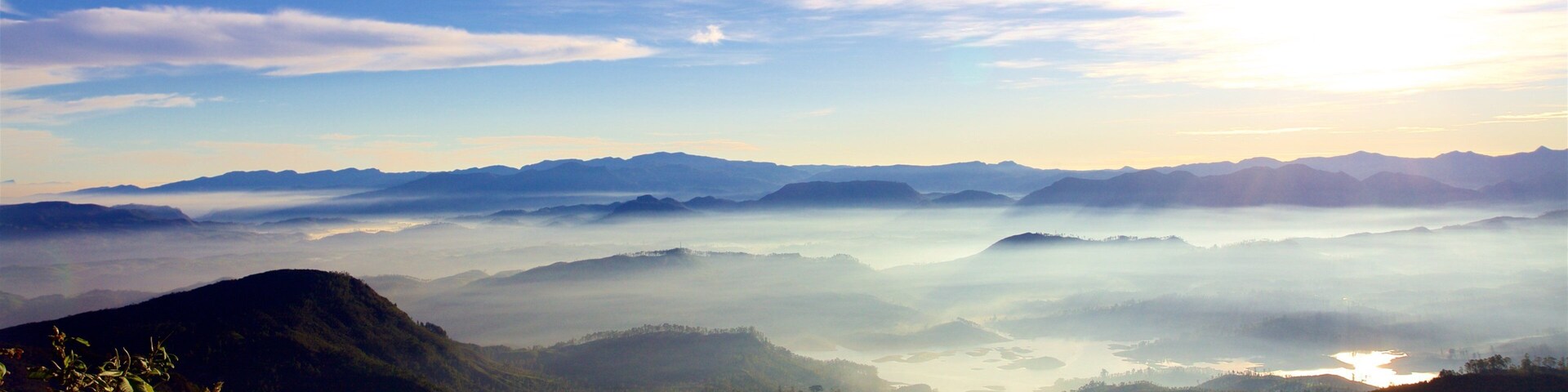 Sri Lanka caracterizando neblina, cenas tranquilas e um pôr do sol