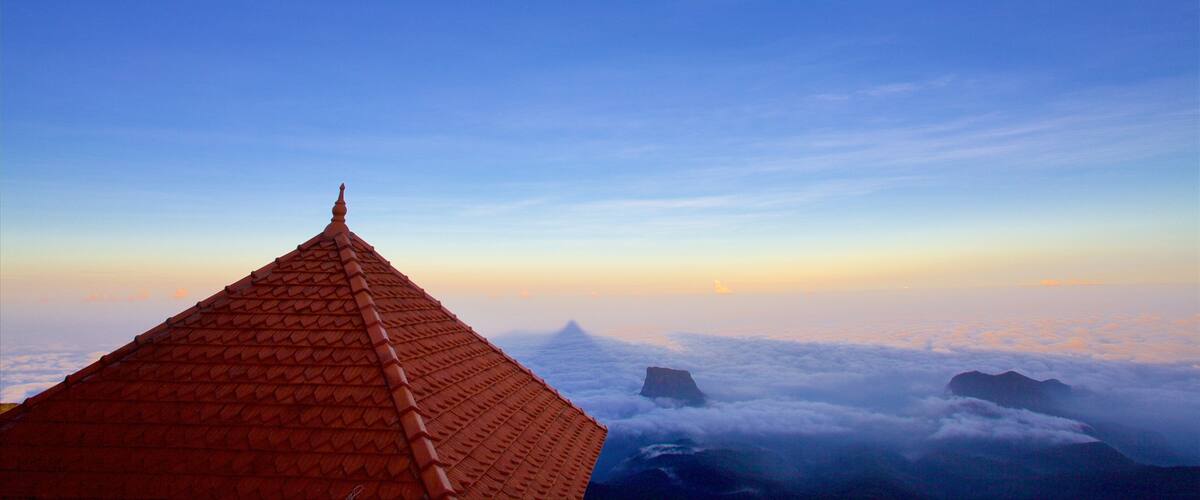 Sri Lanka das einen ruhige Szenerie, Sonnenuntergang und Geschichtliches