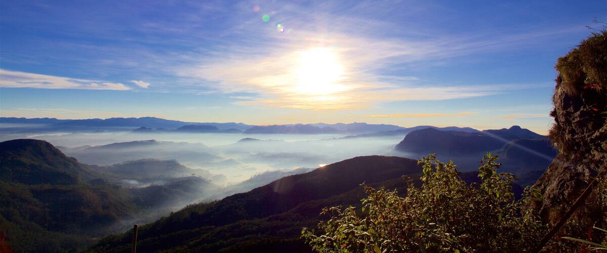 Sri Lanka mostrando cenas tranquilas, um pôr do sol e neblina
