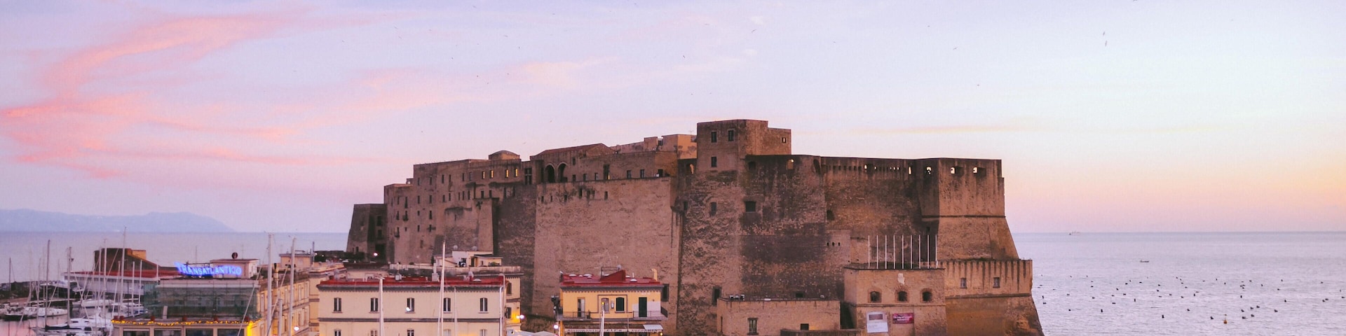 HPJ5C9 Castel del Ovo, Naples, Italy