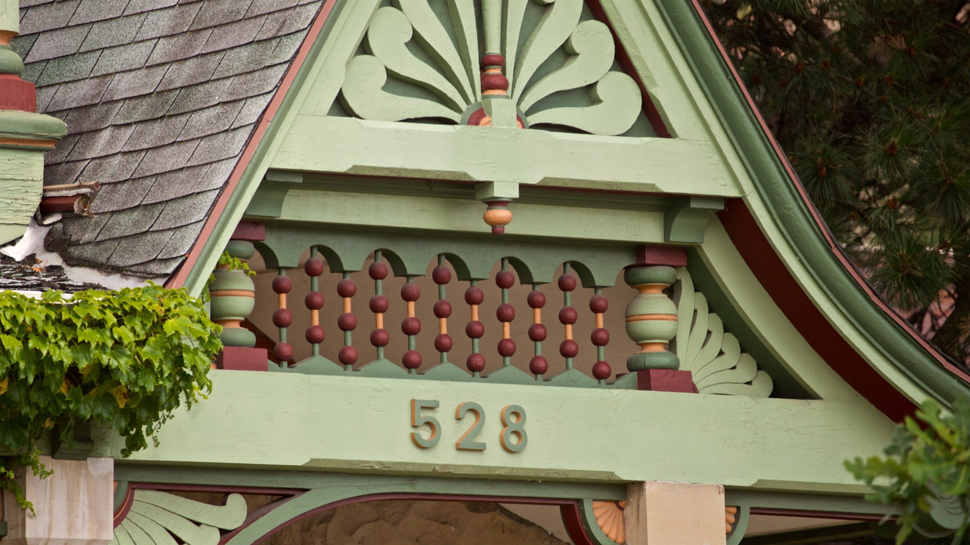Rogers-Carrier House mit einem Haus und Beschilderung