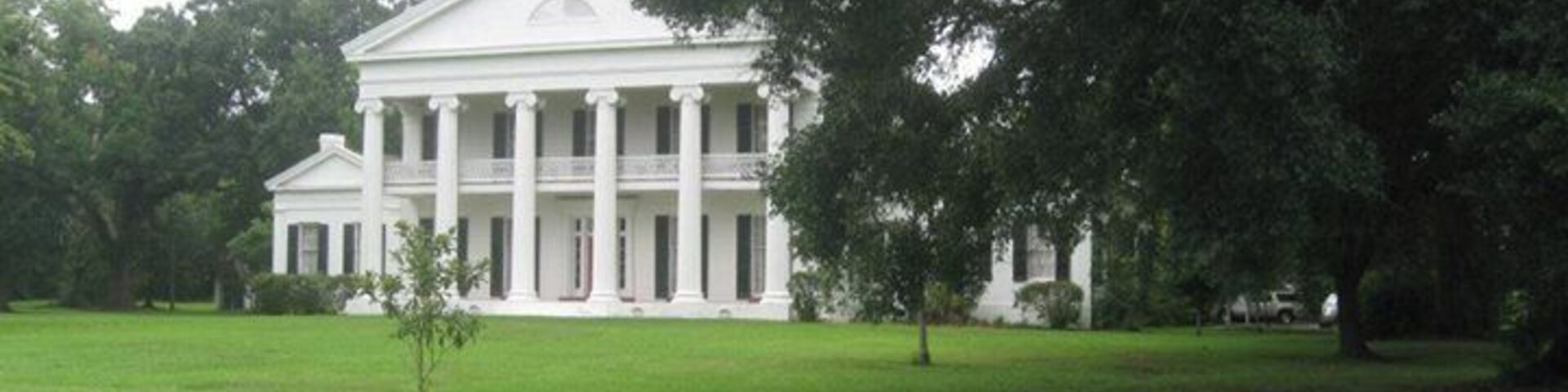 Madewood plantation - original plantation, serving real southern dinner with candles. Rooms are original!