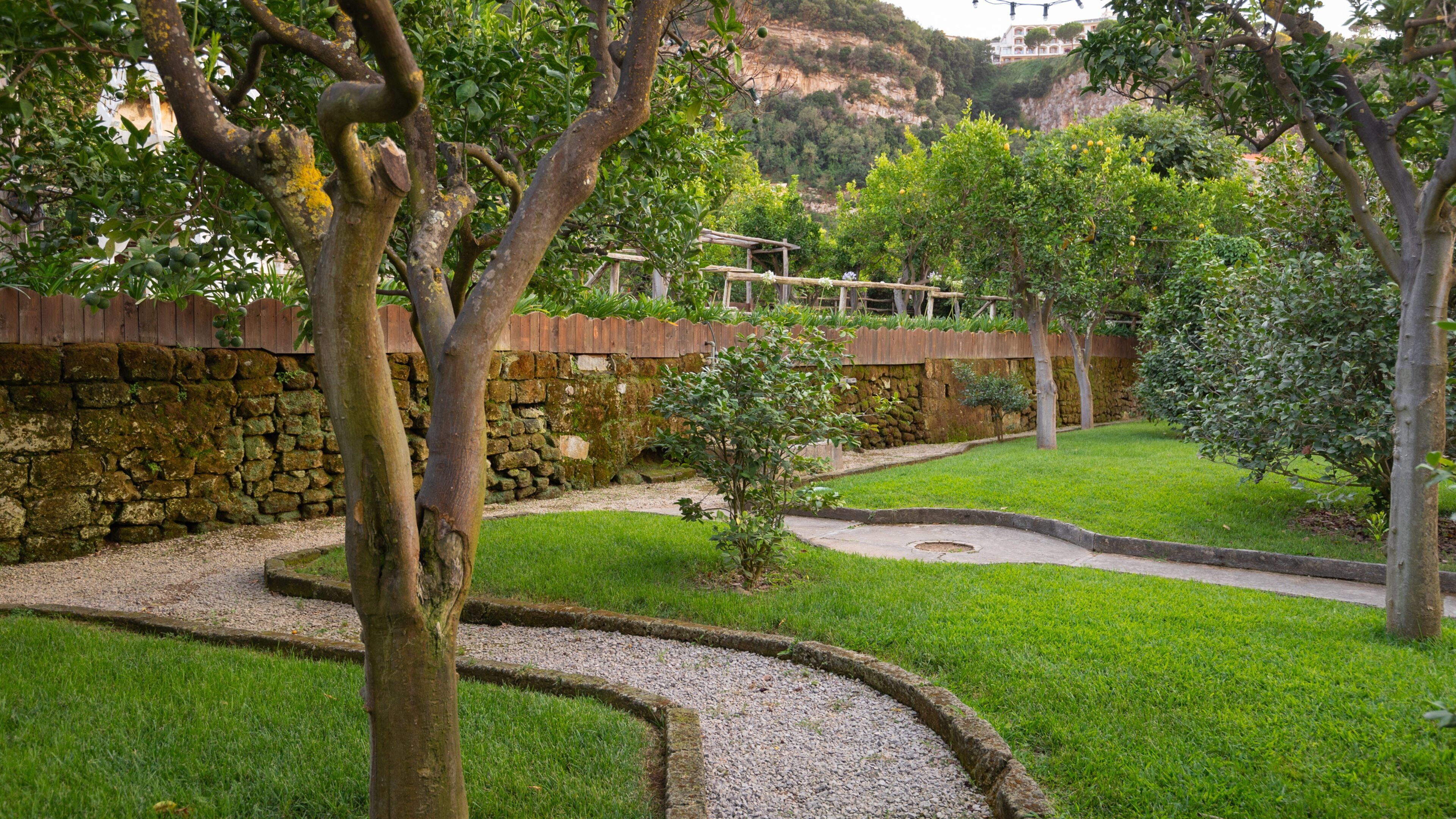 Sorrento Foundation showing a garden