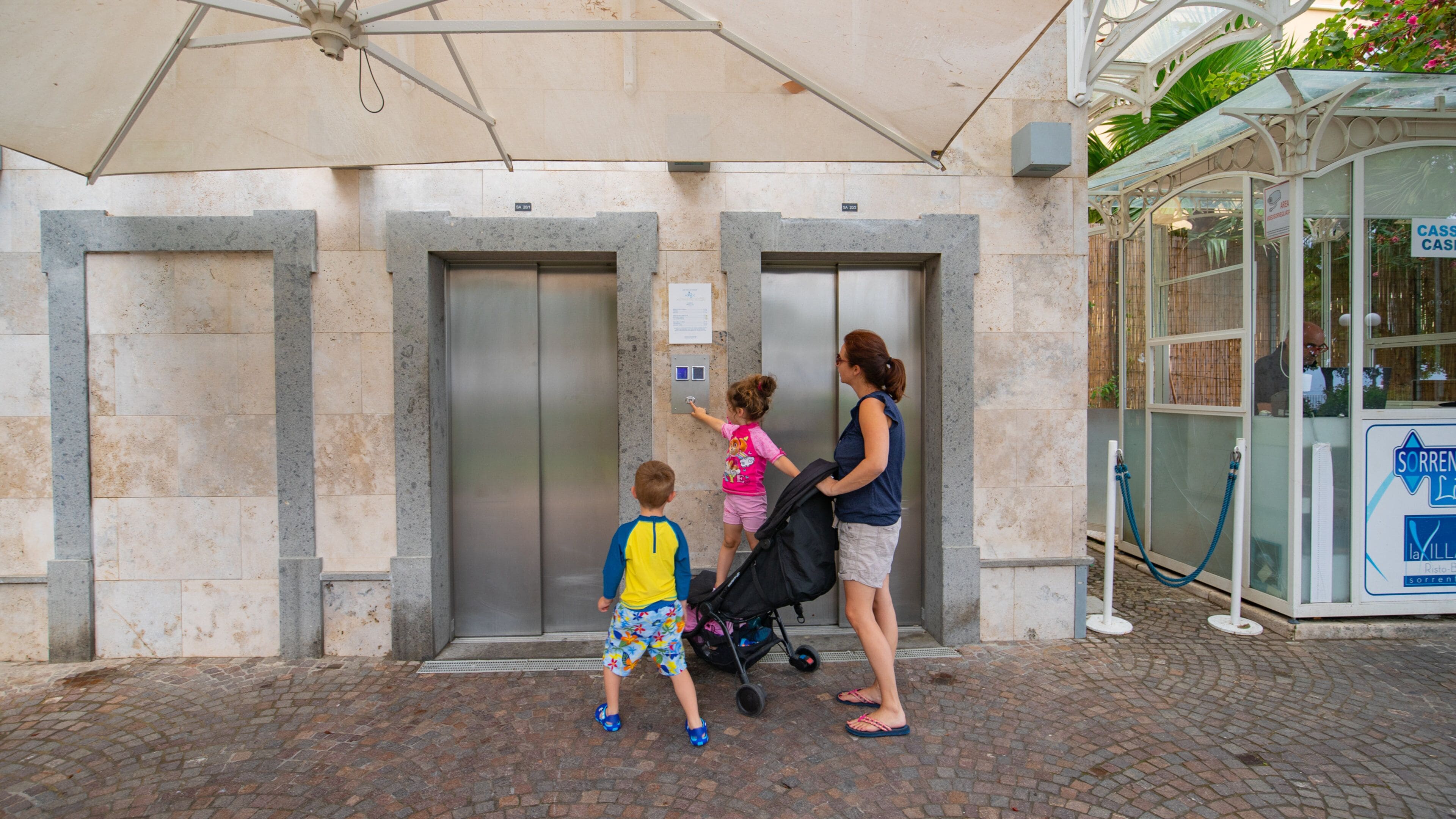 Sorrento Lift featuring street scenes as well as a family