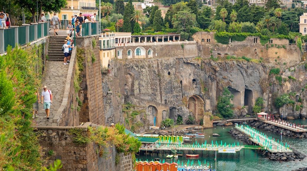 Sorrento Lift showing a coastal town and a bay or harbor as well as a small group of people