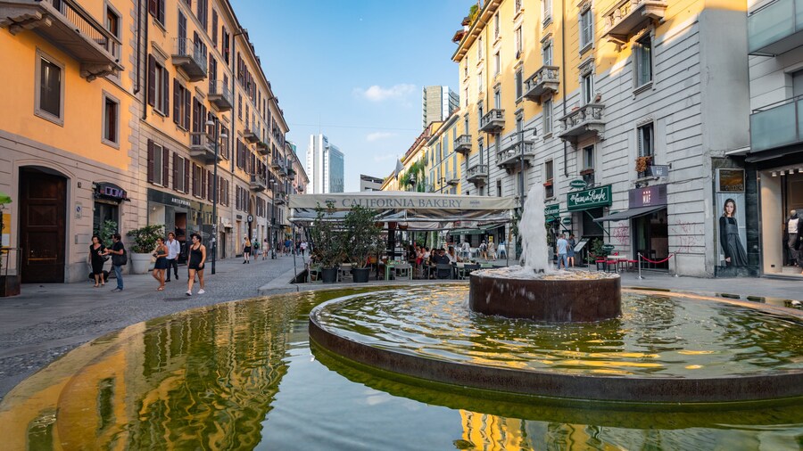 Corso Como which includes a fountain and a city