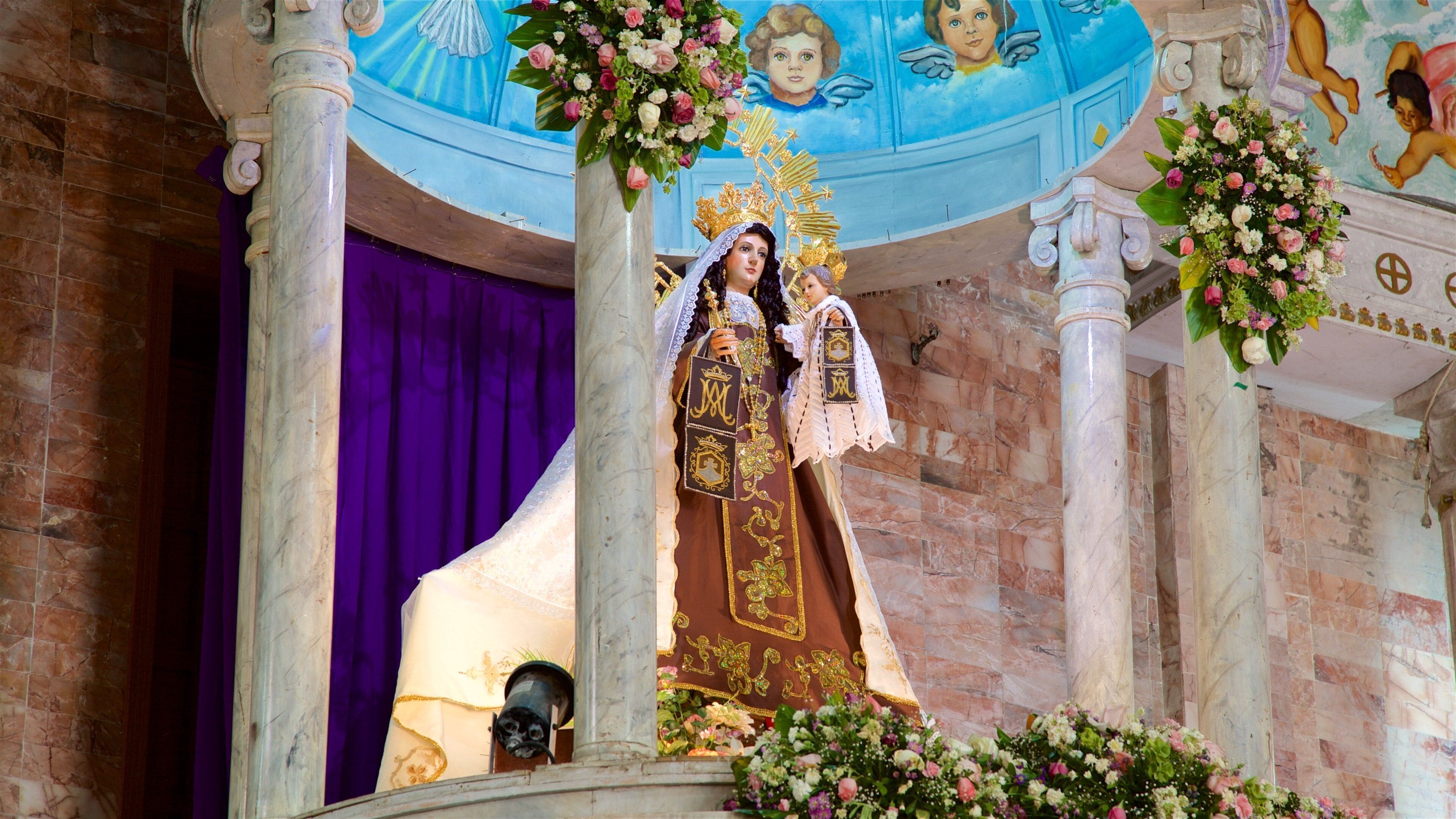 Église Iglesia de Nuestra Señora del Carmen qui includes vues intérieures, patrimoine historique et église ou cathédrale
