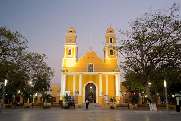 A church with two towers and a large arched entrance.
