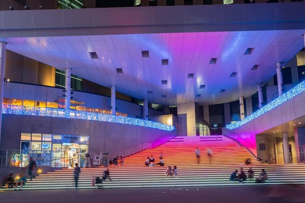 DiverCity Tokyo Plaza showing night scenes