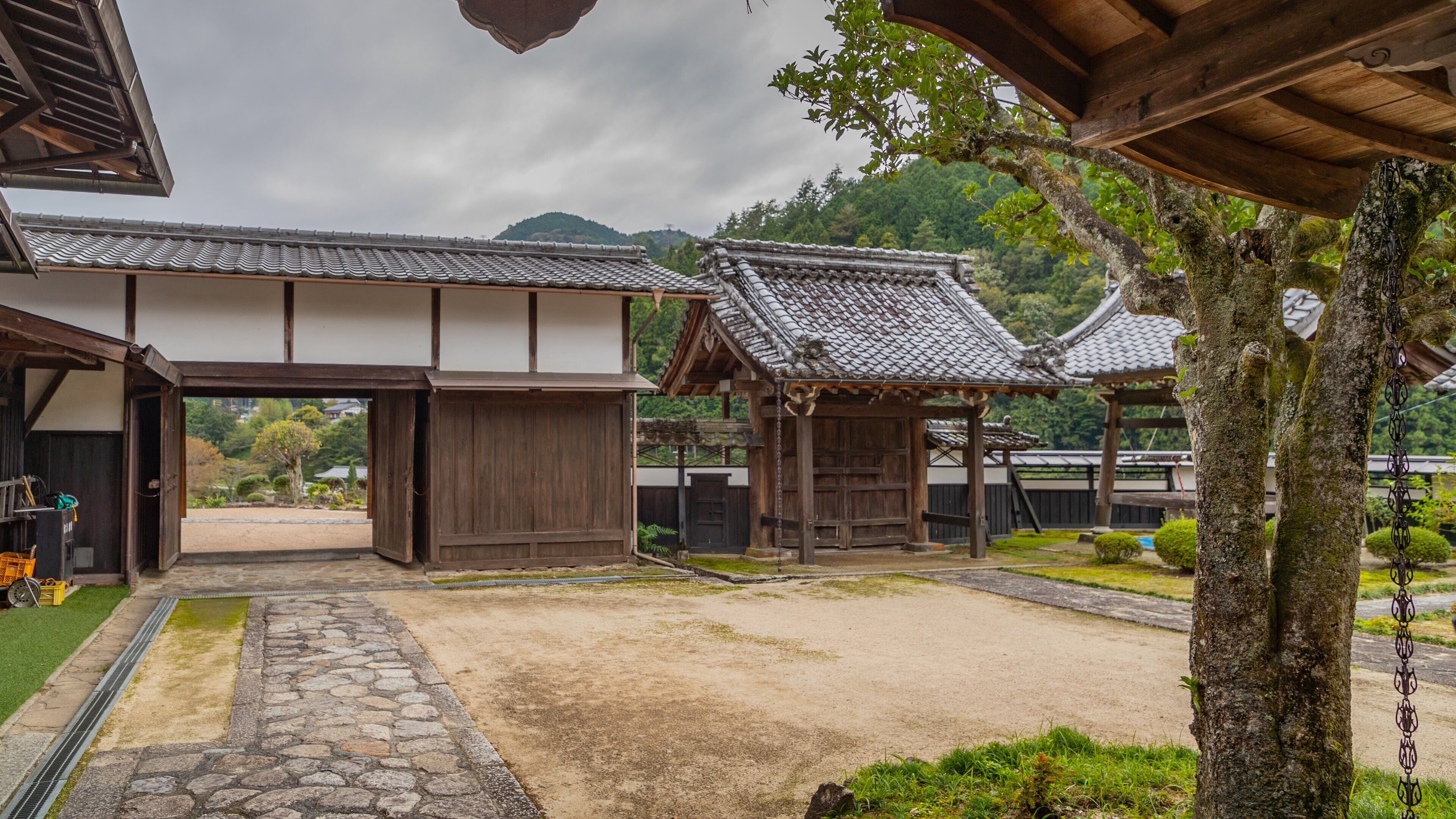 Kotokuji Temple which includes heritage elements