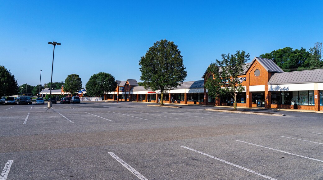 Lancaster_RockvaleOutlets_553248621581888091_021