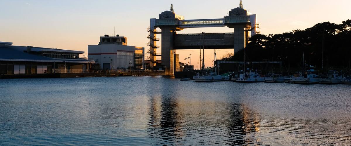 静岡県沼津市 夕暮れの沼津港 びゅうお