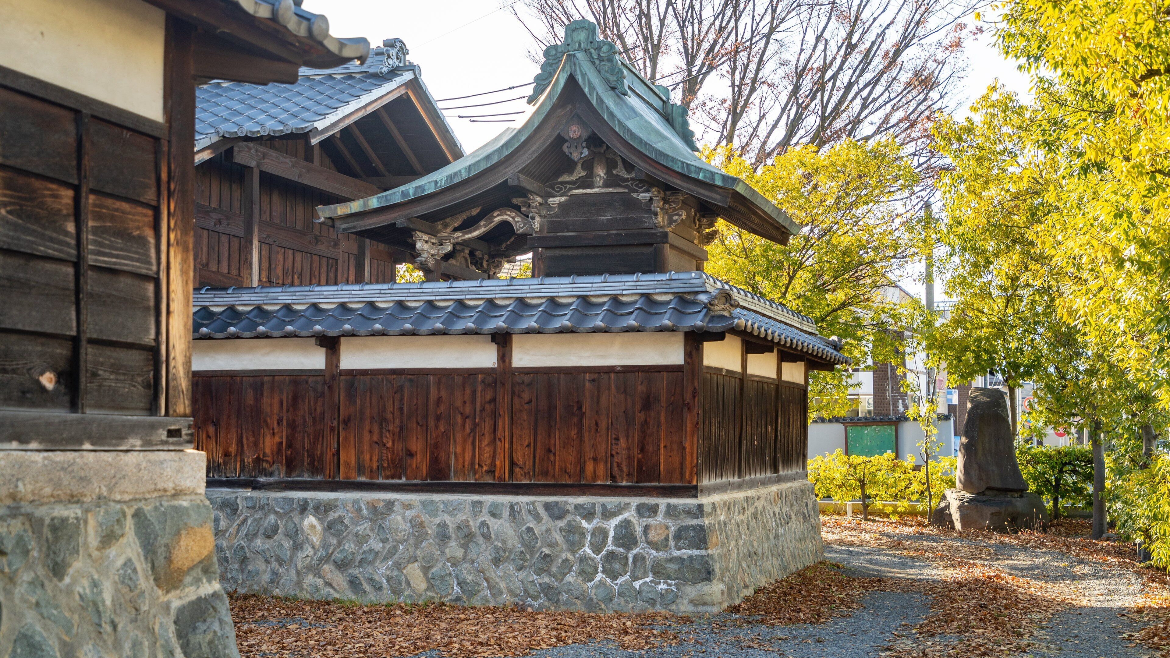 Matsumoto Shrine showing heritage elements and a temple or place of worship
