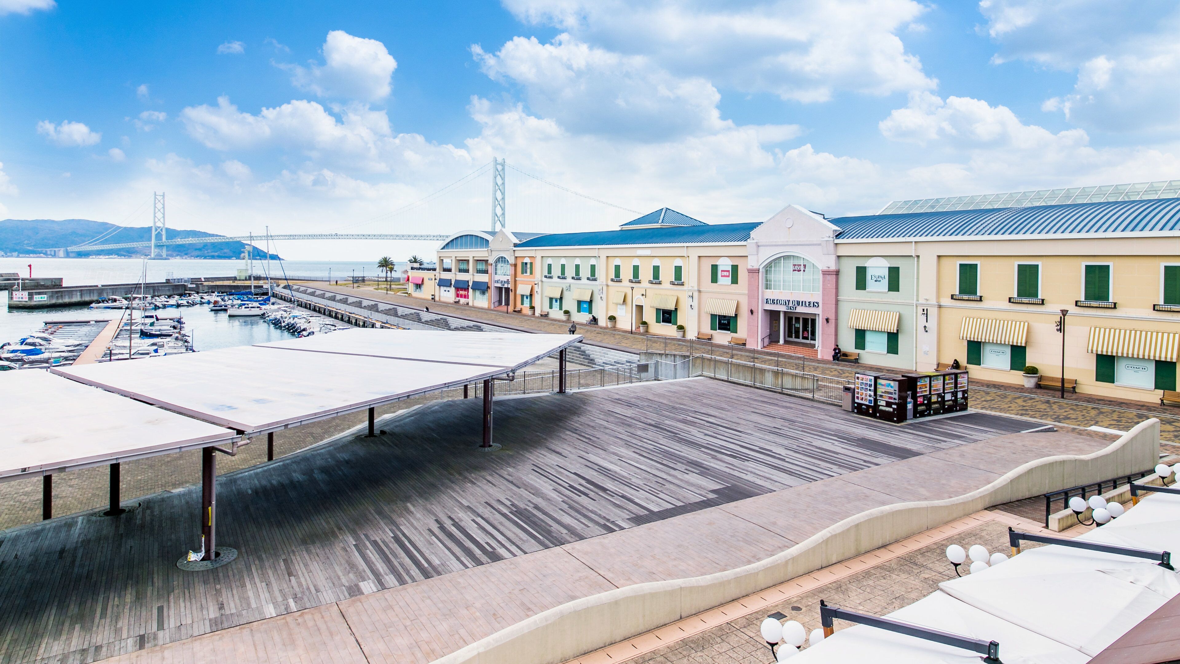 Mitsui Outlet Park featuring a bay or harbor