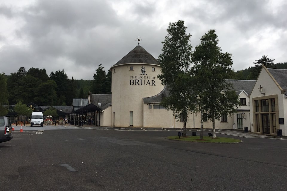 A building labeled "The House of Bruar" with a tower and a covered outdoor area.