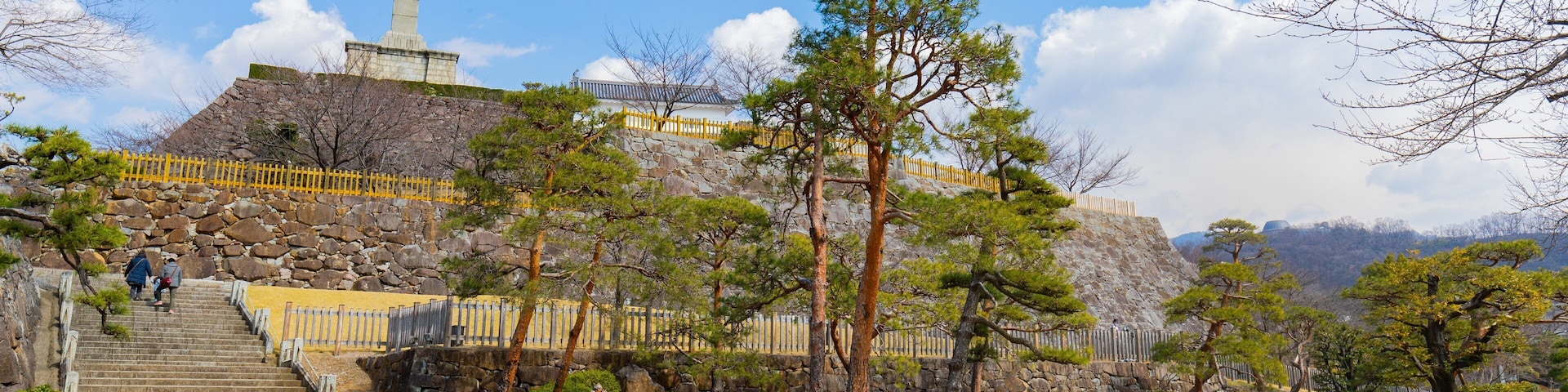 Maizurujo Park featuring a garden