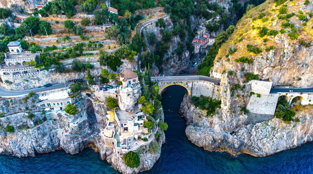 Bãi biển Fiordo di Furore