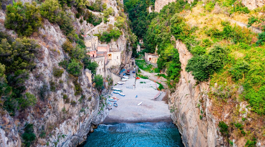 Pantai Fiordo di Furore