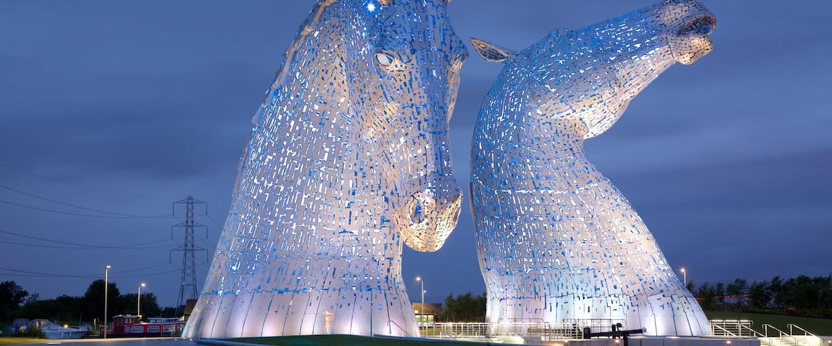 Grangemouth ofreciendo arte al aire libre y escenas nocturnas