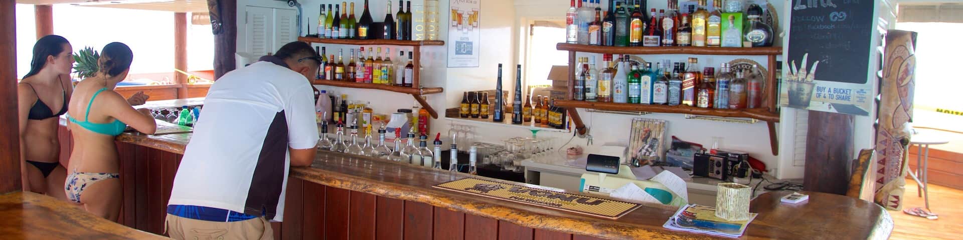 Fiji que incluye un bar