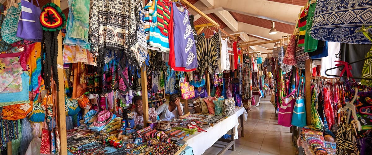 Port Vila Market que incluye mercados y vistas interiores