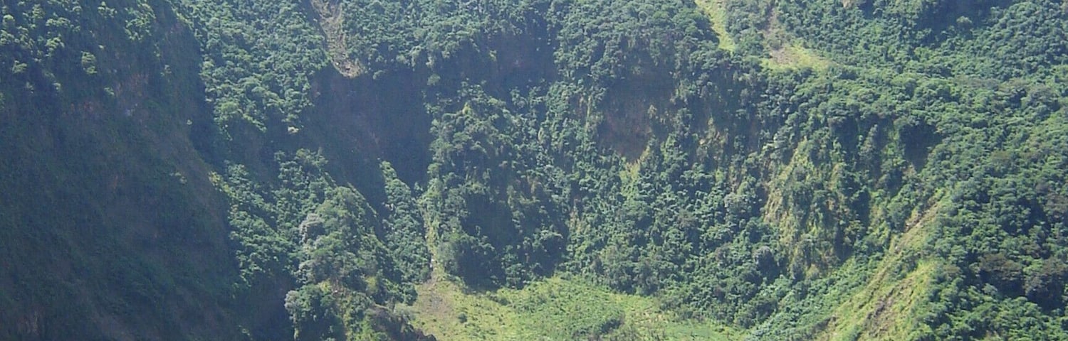 Crater of San Salvador volcano which has a little volcano inside. This is one of the views that you can get from El Boqueron National Park. #volcano #crater