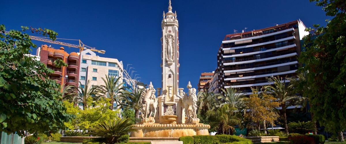 Placa de los Luceros showing a fountain, heritage elements and a garden