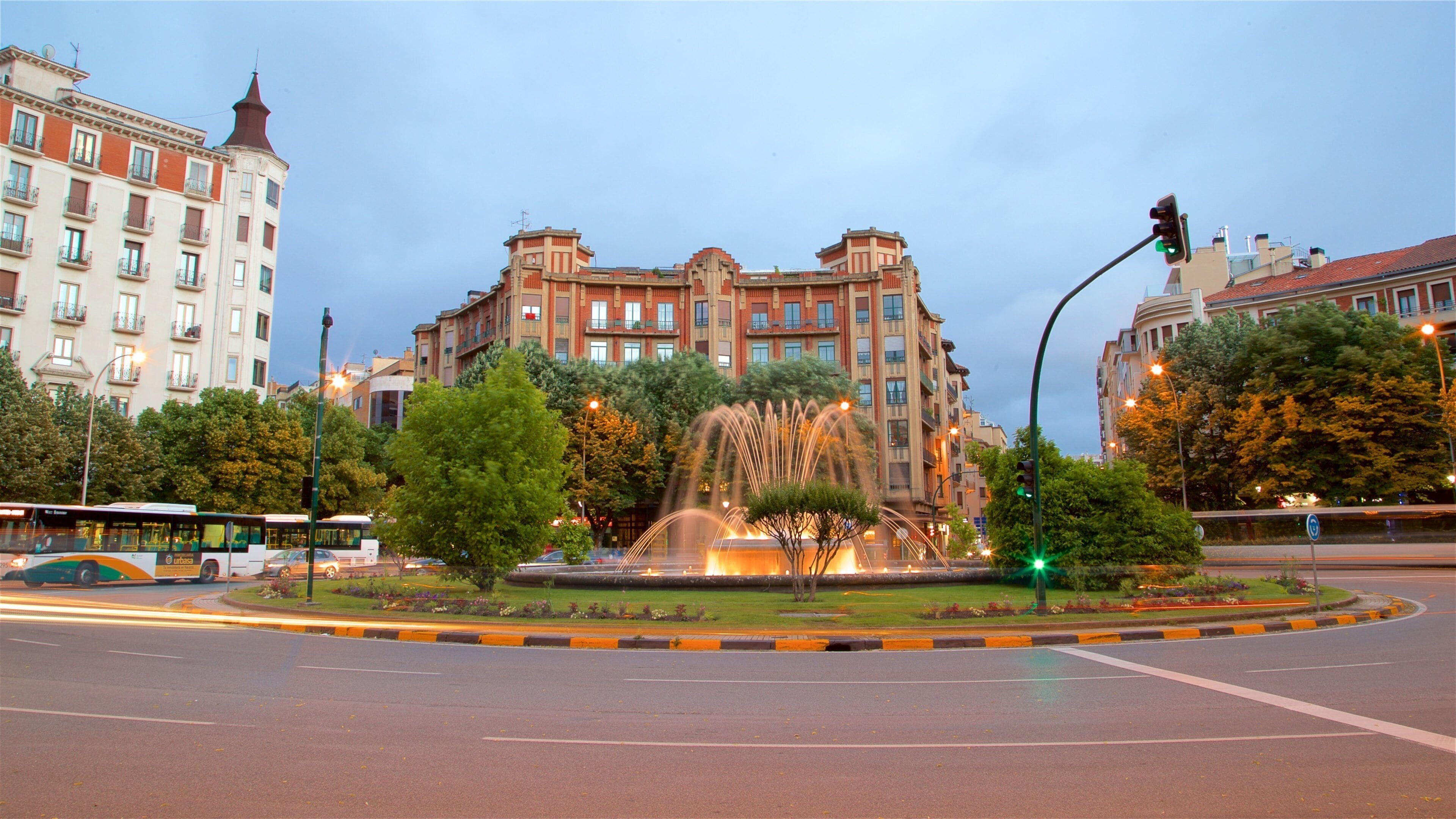 Plaza Principe de Viana which includes a park, a city and heritage elements