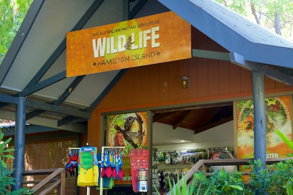 Hamilton Island showing signage