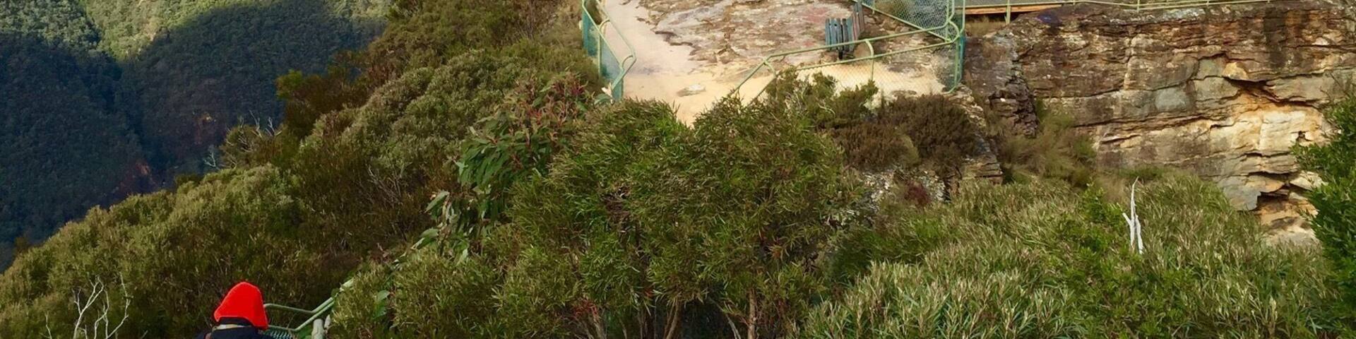 A gorgeous walk, feels like a cliff hanger, the sensation of experiencing the edge of the very steep valley was so powerful!