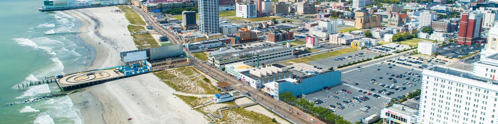 AERIAL VIEW OF ATLANTIC CITY BOARDWALK AND STEEL PIER. NEW JERSEY. USA.
