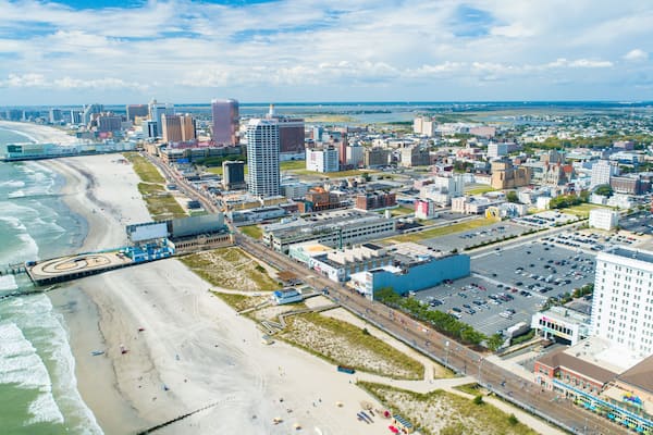 AERIAL VIEW OF ATLANTIC CITY BOARDWALK AND STEEL PIER. NEW JERSEY. USA.