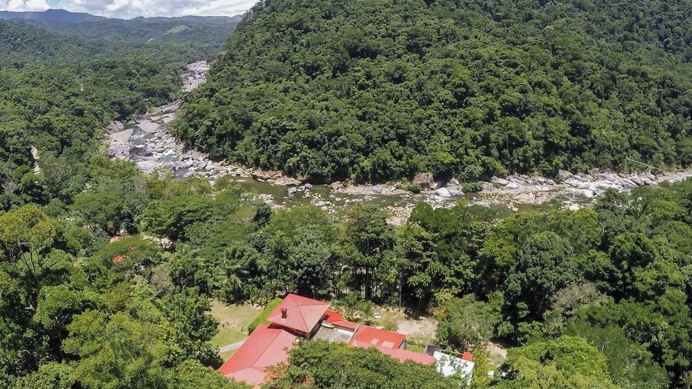Nestled between Pico Bonito National Park and Nombre de Dios National Parks, La Villa de Soledad is a lovely boutique hotel in the Cangrejal River Valley. Relax in their hammocks or try some great white water rafting. This is a great place for birdwatching and hiking in the rainforest.
#picobonito, #cangrejalriver, #LaCeiba, #Honduras