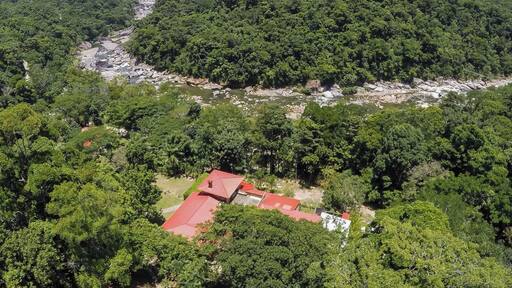 Nestled between Pico Bonito National Park and Nombre de Dios National Parks, La Villa de Soledad is a lovely boutique hotel in the Cangrejal River Valley. Relax in their hammocks or try some great white water rafting. This is a great place for birdwatching and hiking in the rainforest.
#picobonito, #cangrejalriver, #LaCeiba, #Honduras